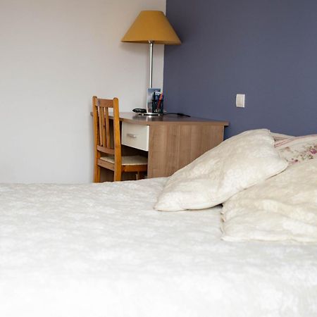 Simplicite Et Calme En Appartement A 이스와 외부 사진