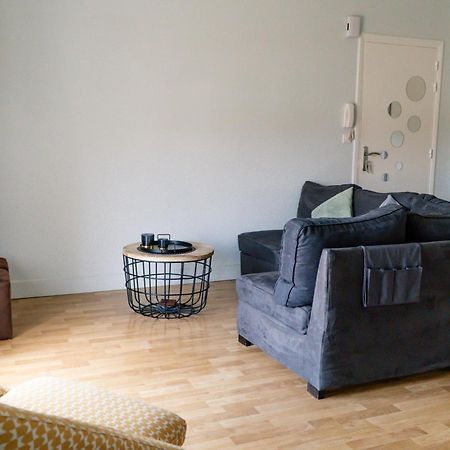 Simplicite Et Calme En Appartement A 이스와 외부 사진