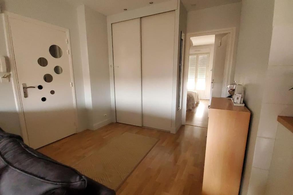 Simplicite Et Calme En Appartement A 이스와 외부 사진