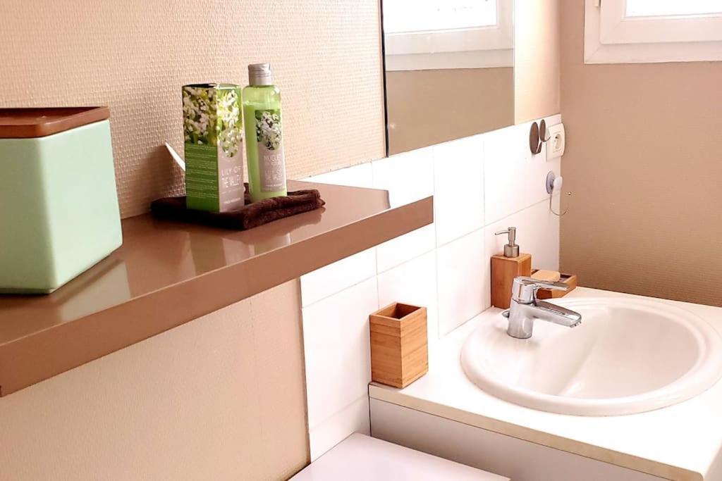 Simplicite Et Calme En Appartement A 이스와 외부 사진