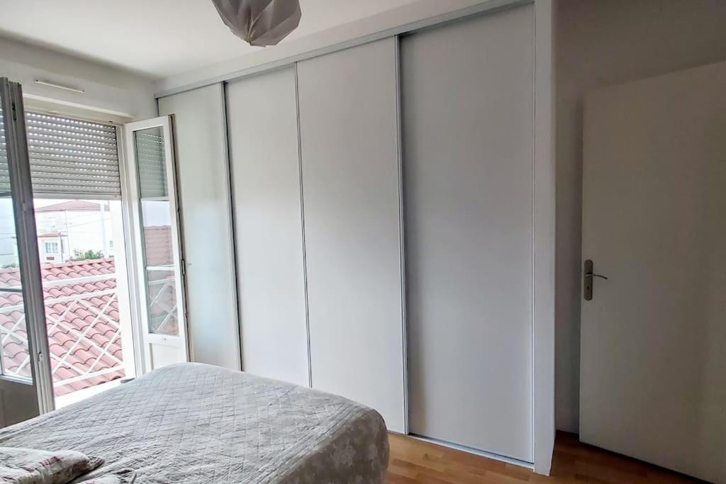 Simplicite Et Calme En Appartement A 이스와 외부 사진
