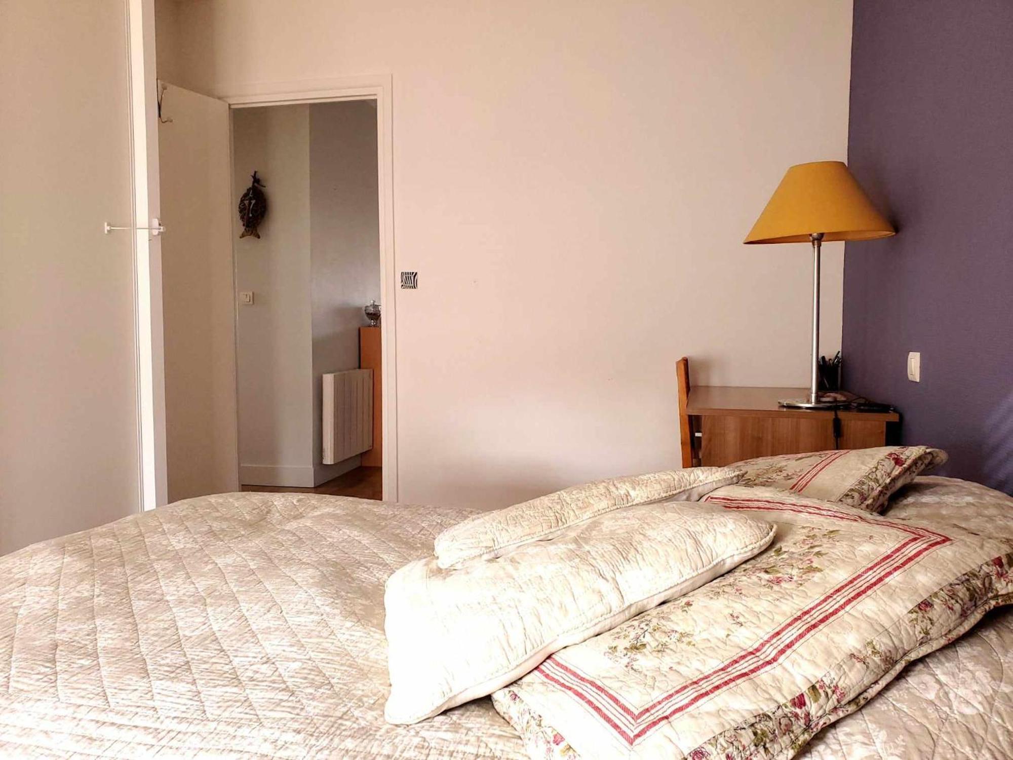 Simplicite Et Calme En Appartement A 이스와 객실 사진
